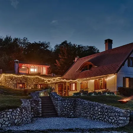 Oereghegyi Panorama Villa, *