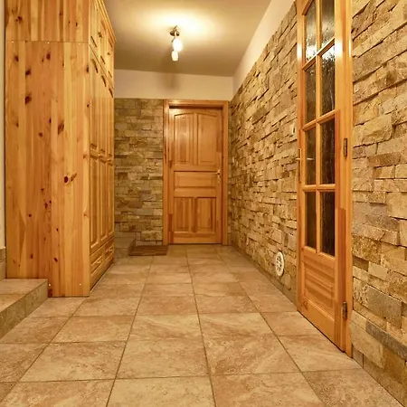 Oereghegyi Panorama Villa, Villa