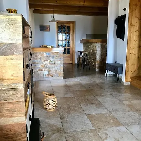 Oereghegyi Panorama Villa, Villa