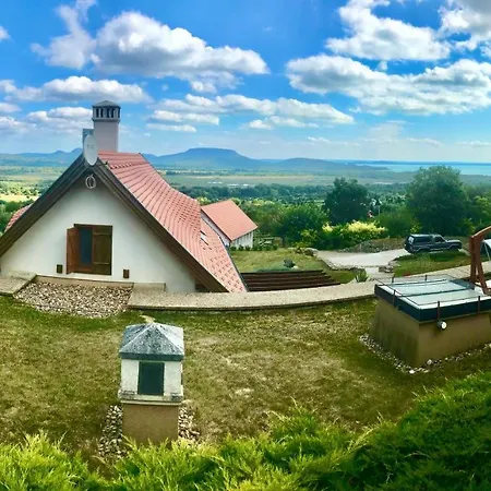 Вилла Oereghegyi Panorama Villa, Балатонедерич