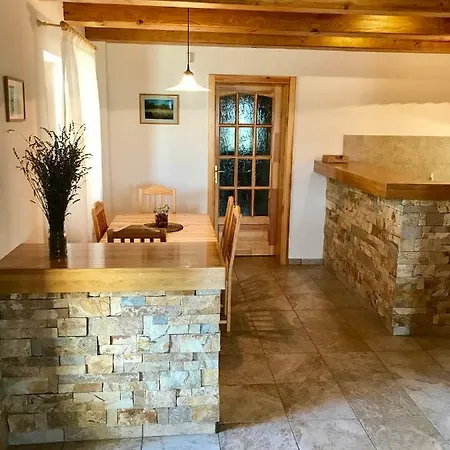 Oereghegyi Panorama Villa, Villa