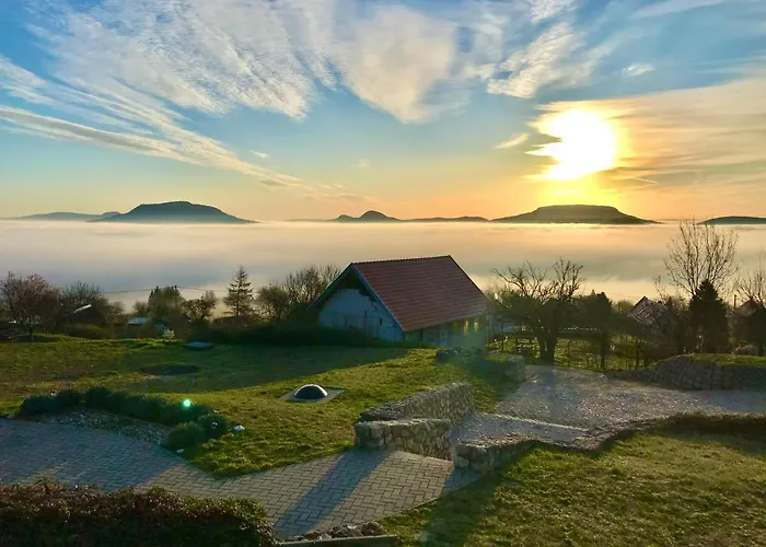 Oereghegyi Panorama Villa, Villa