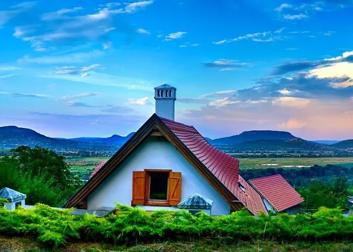Oereghegyi Panorama Villa, * Balatonederics